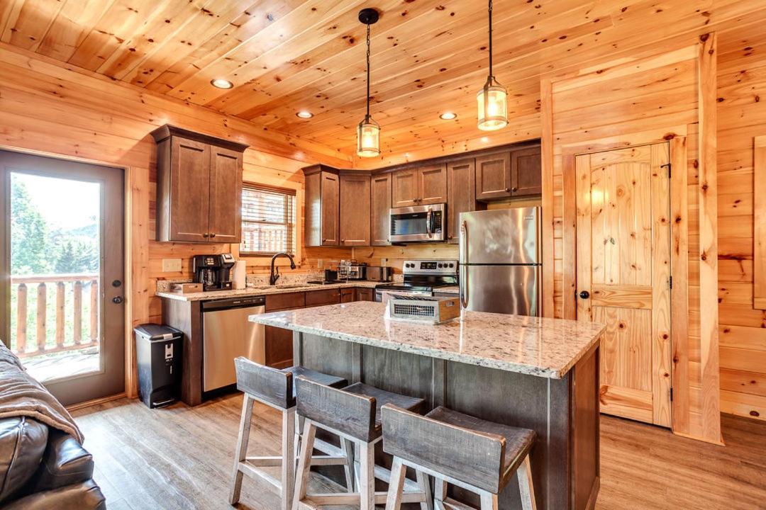 Gatlinburg Cabin With Private Hot Tub By Staycating Exterior photo