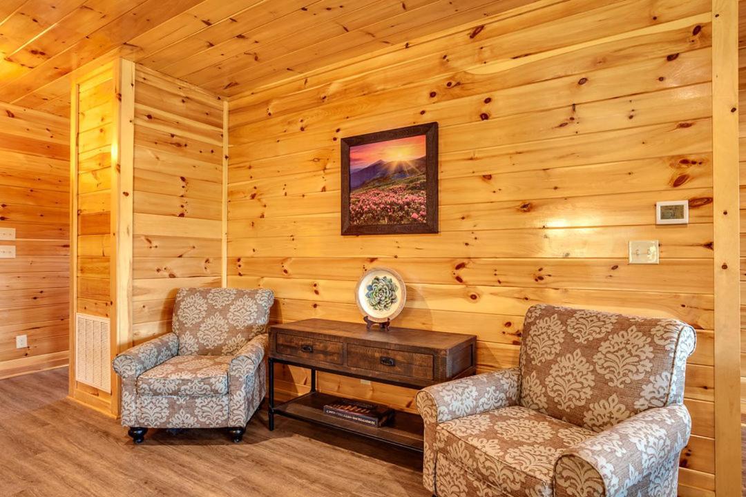 Gatlinburg Cabin With Private Hot Tub By Staycating Exterior photo