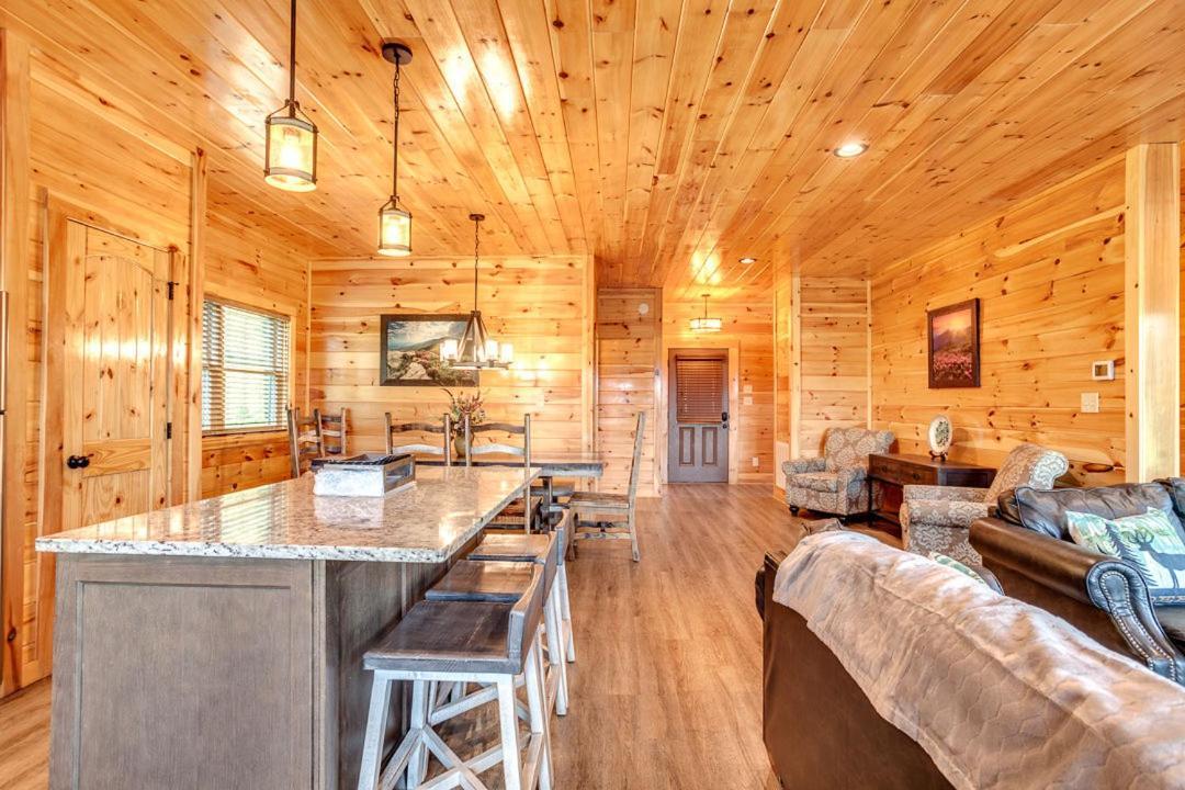 Gatlinburg Cabin With Private Hot Tub By Staycating Exterior photo