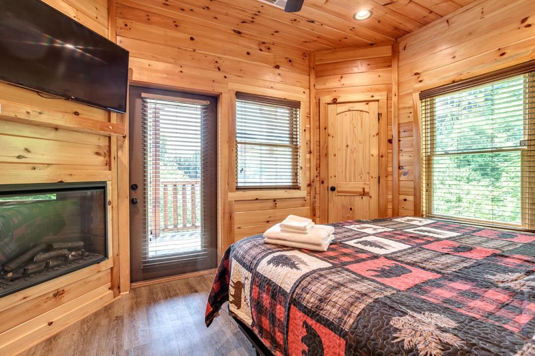 Gatlinburg Cabin With Private Hot Tub By Staycating Exterior photo