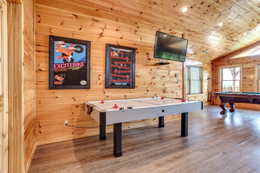 Gatlinburg Cabin With Private Hot Tub By Staycating Exterior photo